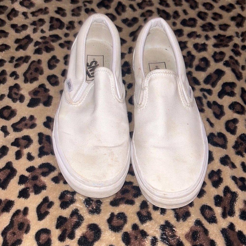 Dirty All white slip on Vans